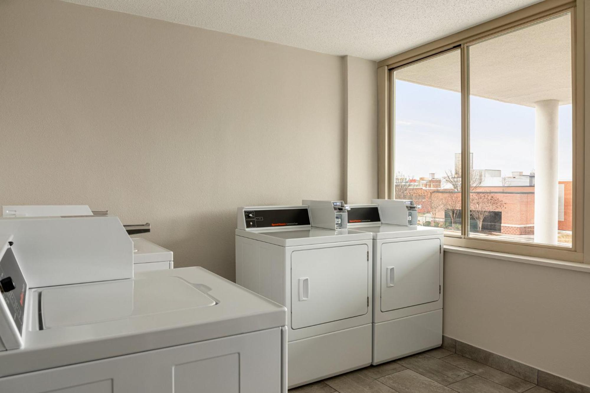 Holiday Inn Express Baltimore At The Stadiums By Ihg Exteriör bild
